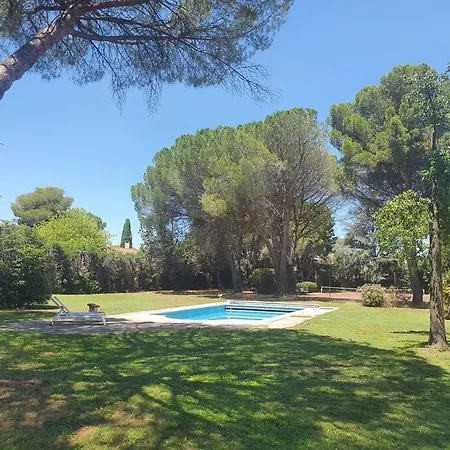 Villa La Des Pins Avec Piscine Et Tennis Garons