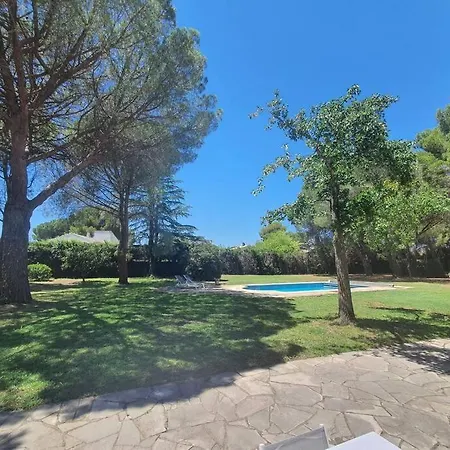 La Des Pins Avec Piscine Et Tennis * Garons