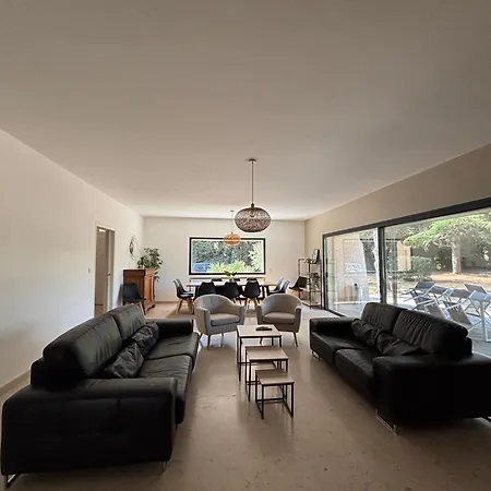 Villa La Des Pins Avec Piscine Et Tennis Garons